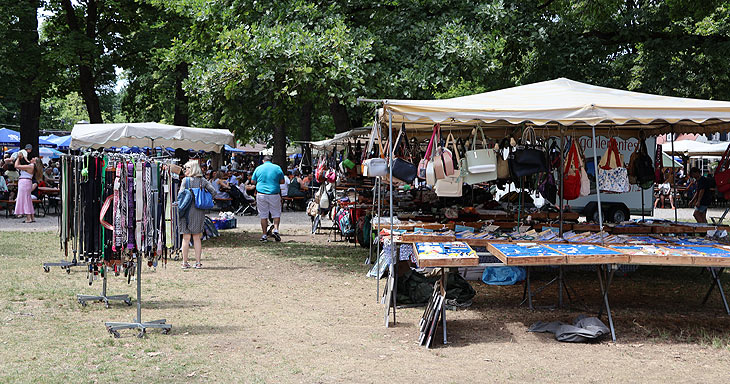 Auch die Marktkaufleute haben Stände auf dem 67. Magdalenenfest im Münchner Hirschgarten (©Foto: Martin Schmitz)